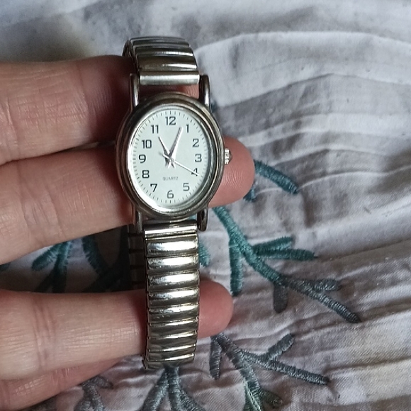 Classic Silver Women's Quartz Watch - Picture 1 of 5